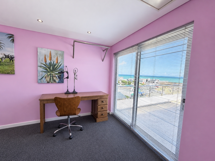 7 Bedroom Property for Sale in Bloubergstrand Western Cape
